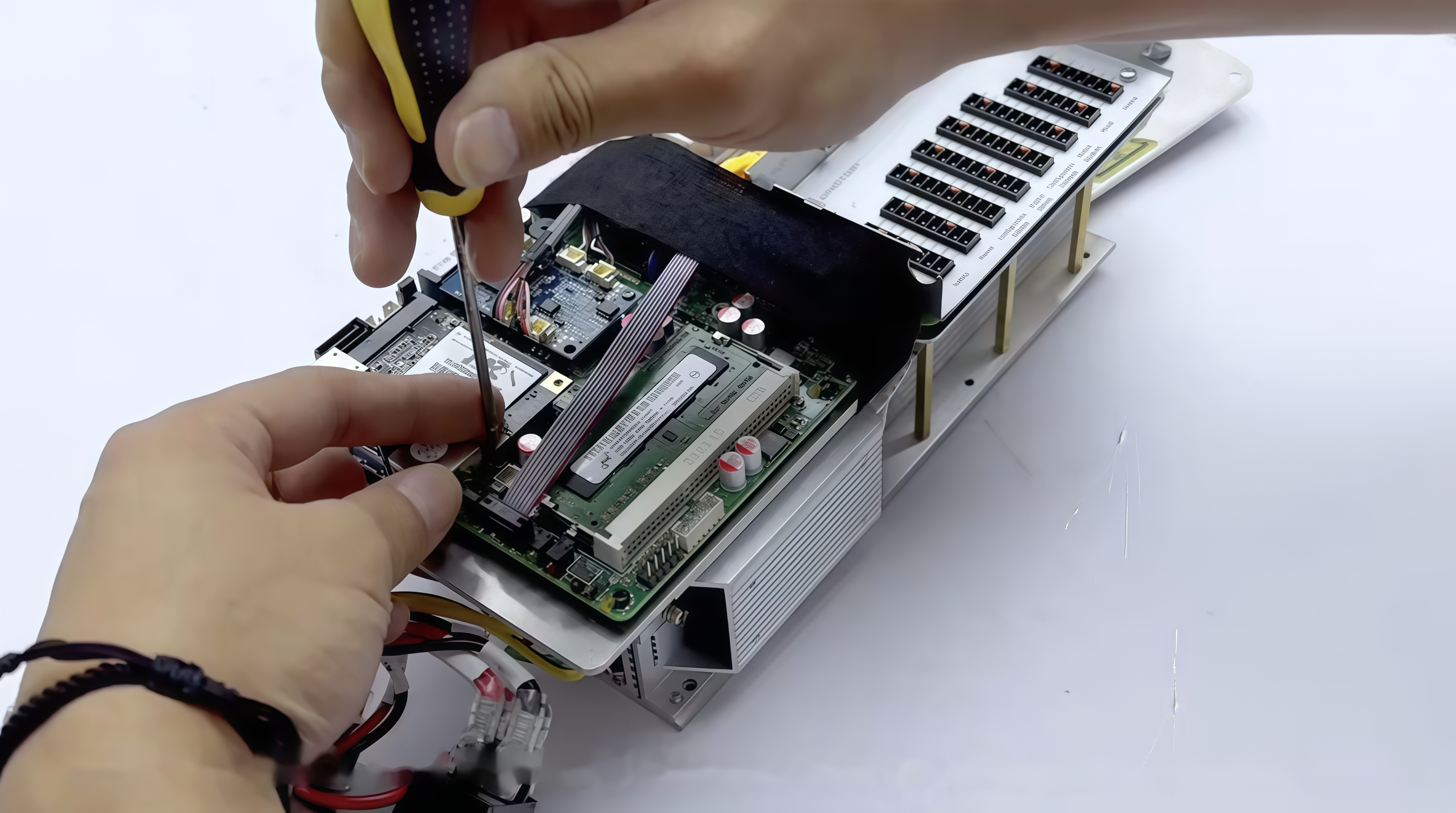 将控制器的 USB 存储设备更换为 SSD